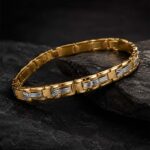 Pulsera Dorada con Detalles Plateados