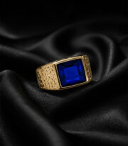 Anillo Dorado con Piedra Azul Rectangular