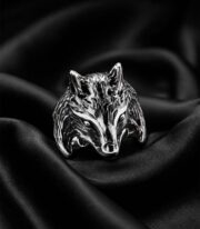 Anillo Plateado Cabeza de Lobo