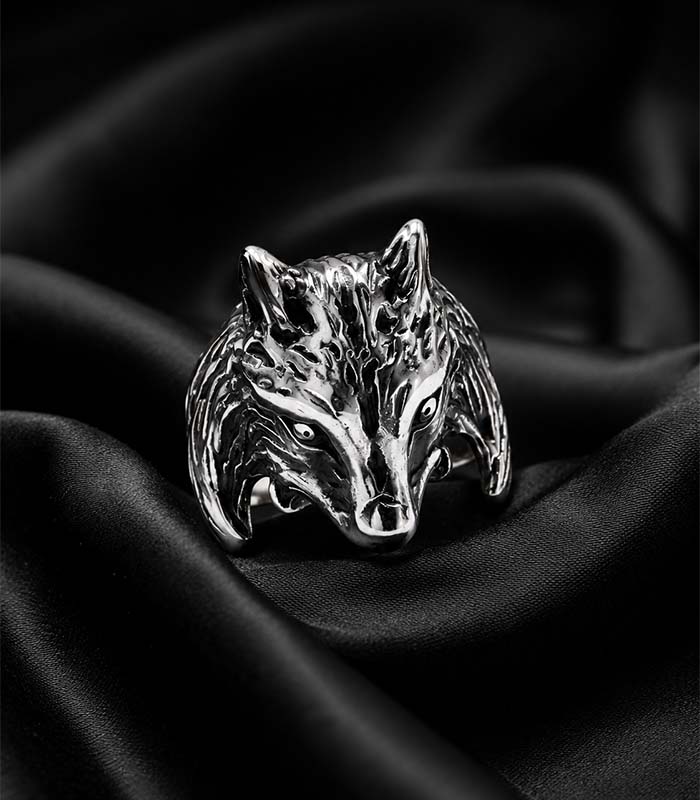Anillo Plateado Cabeza de Lobo