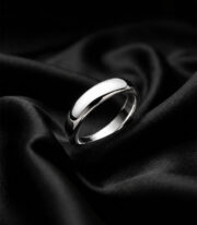 Anillo Plateado Clásico Liso